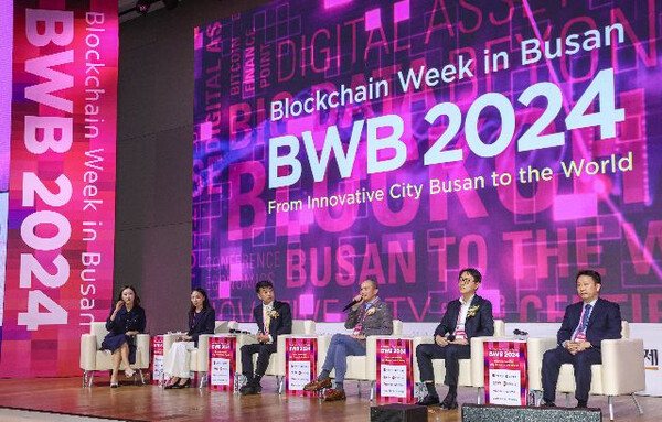 지난해 10월 9일 부산 해운대구 시그니엘 부산에서 진행된 블록체인 위크 인 부산(BWB) 행사에서 태국과 일본, 말레이시아 디지털자산 관계자들이 패널로 참가해 자산 토큰화 등에 대해 토론하고 있다. 부산일보DB