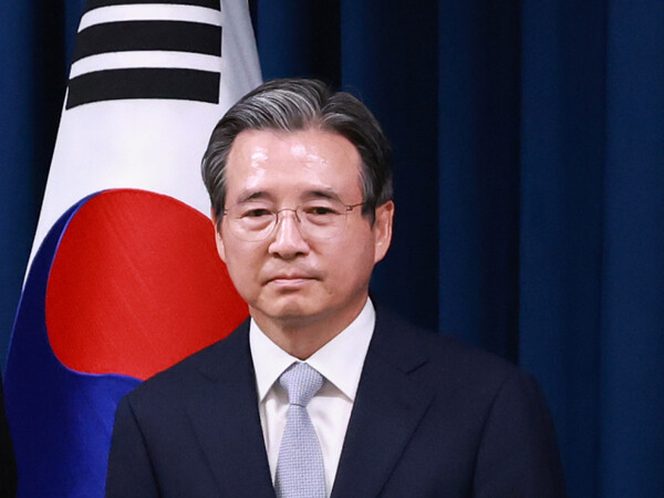 President Lee Jae-myung appointed Kim Yong-beom, former first vice minister of the Ministry of Economy and Finance, as the policy director of the Presidential Office on the 6th through a first personnel briefing by Presidential Secretary Kang Hoon-sik. The photo shows Policy Director Kim who attended the personnel announcement that day. Provided by Yonhap News